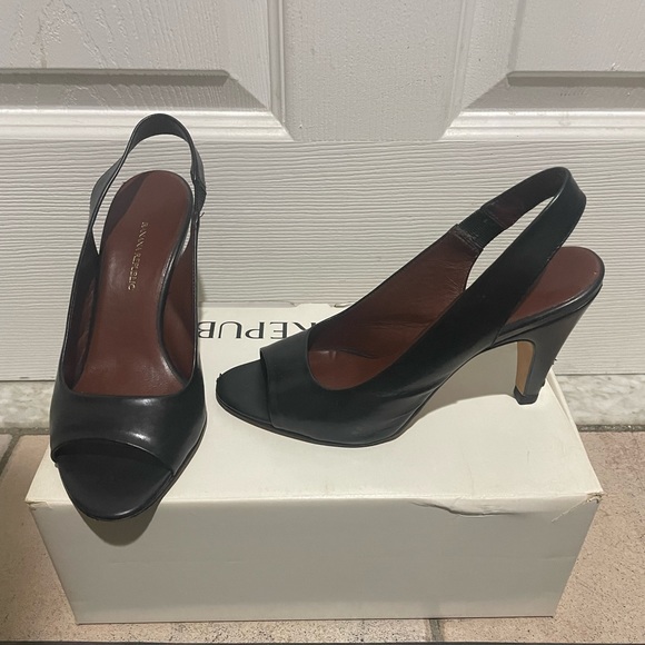 Banana Republic black leather open toe heels - Picture 2 of 7